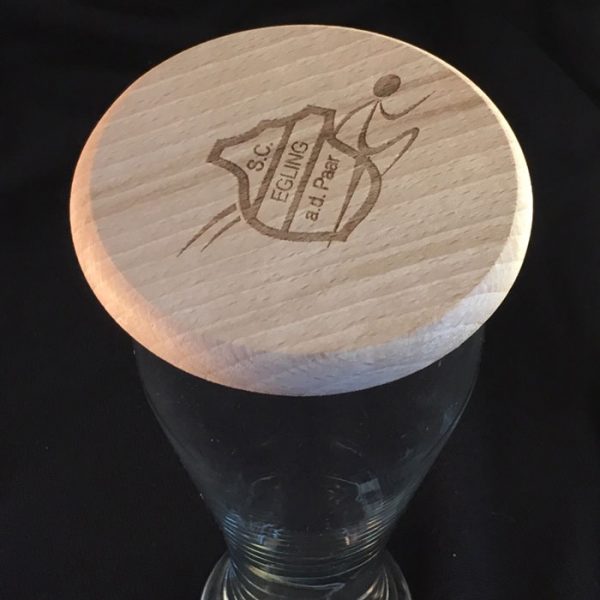 Bierkrugdeckel bzw. Weinglasdeckel aus Buchenholz lasergraviert mit dem Kreativlogo des SC Egling e.V.