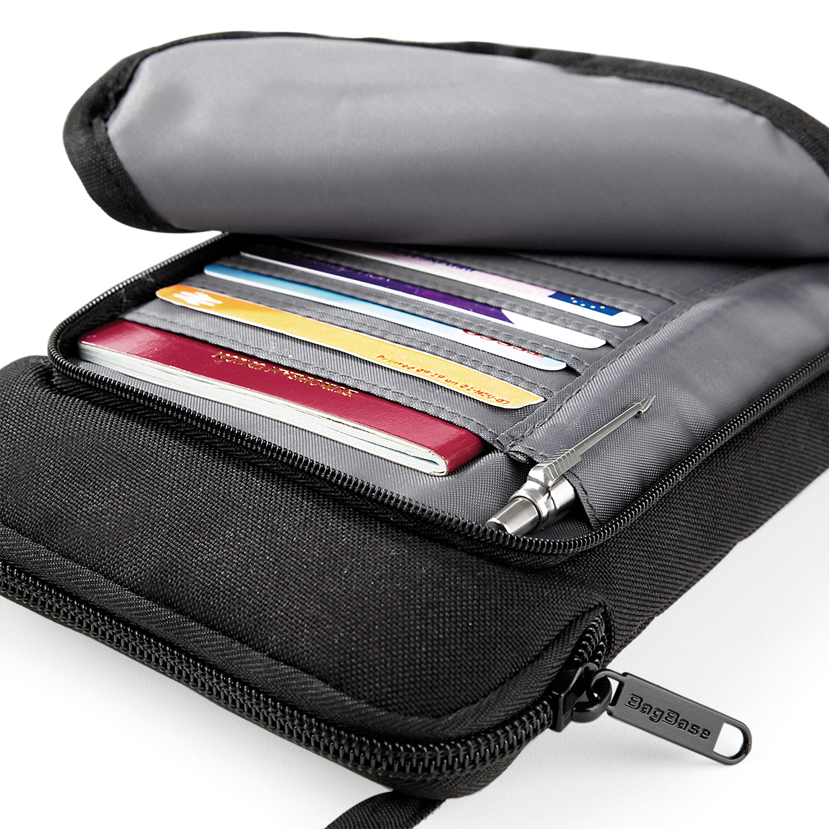 Smartphone-Tasche schwarz mit rundem Vereinslogo MUCC Mombacher Underground Carneval Club e.V. mittig – Bild 4