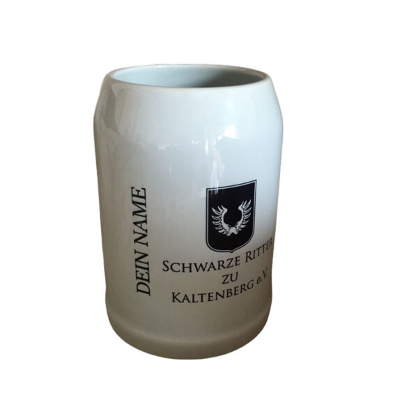 Schwarze Ritter zu Kaltenberg Bierkrug grau mit 500 ml Fassungsvermögen mit Logo und Deinem Namen – Bild 2