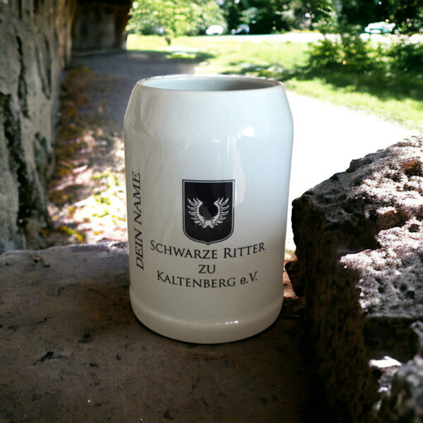 Schwarze Ritter zu Kaltenberg Bierkrug grau mit 500 ml Fassungsvermögen mit Logo und Deinem Namen