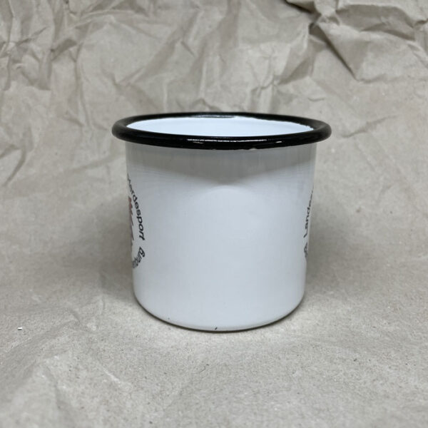 Emaille-Tasse im Retro-Look mit Logo-Aufdruck Landesverband Pferdesport Berlin-Brandenburg – Bild 4