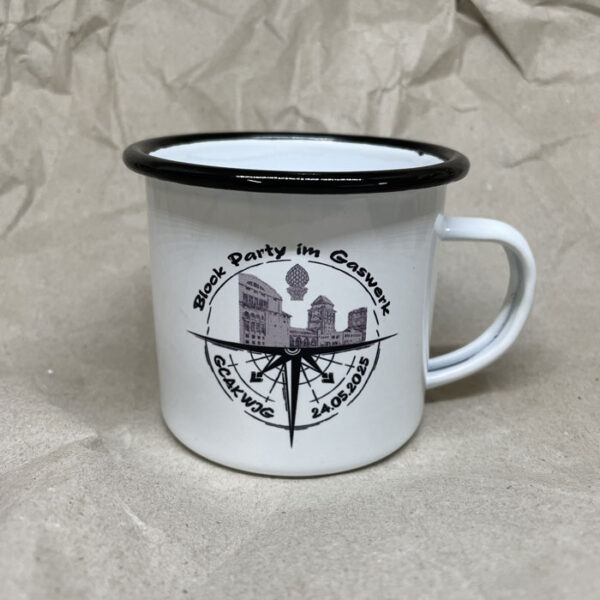 Emaille-Tasse im Retro-Look mit Logo-Aufdruck Block Party Augsburg